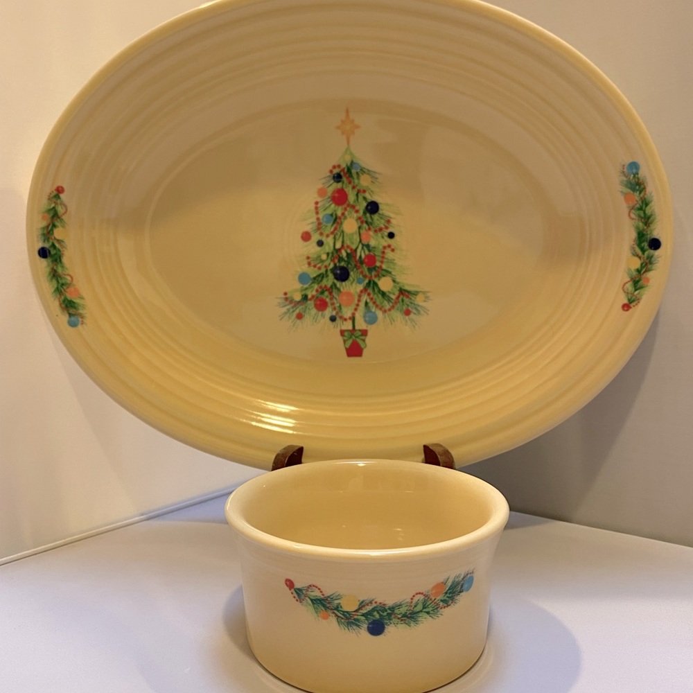Fiestaware serving dish and Ramakin